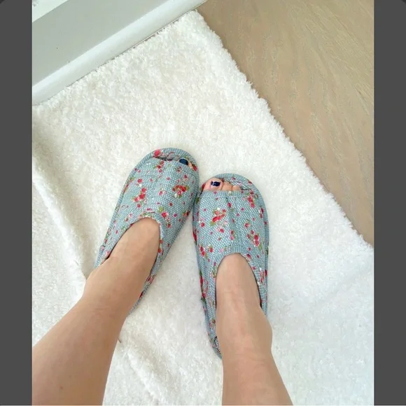 Floral and Patterned Women's Slippers - Picture 8 of 9